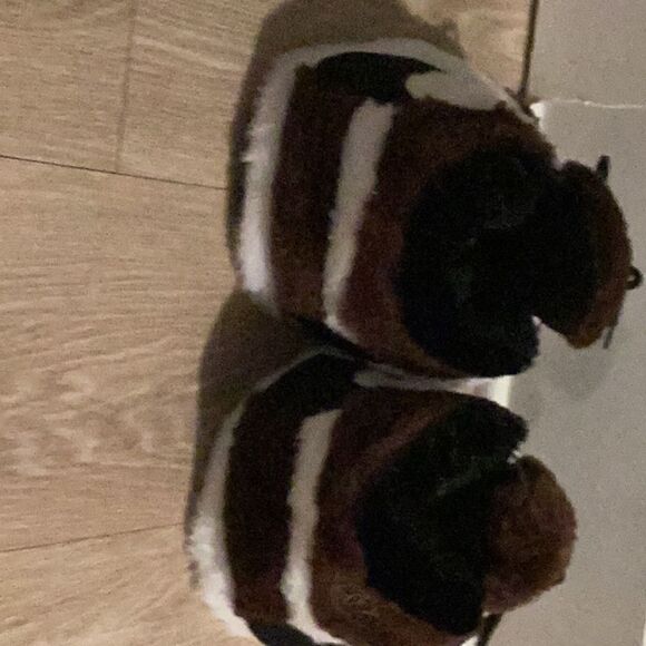 Sneaker Slippers in Travis Scott Look – Comfy adult AJ slippers - Picture 4 of 4